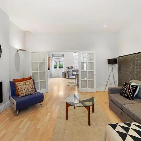 Pristine Stylish Townhouse On The Stray - Sleeps 8