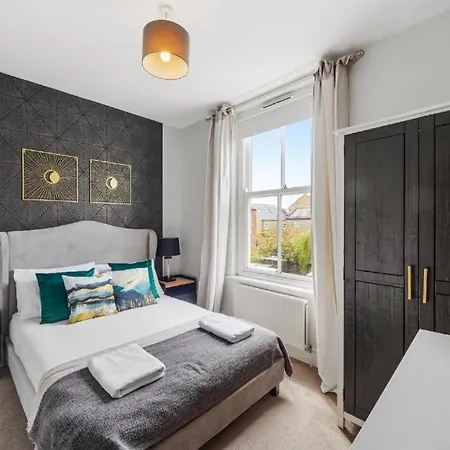 Pristine Stylish Townhouse On The Stray - Sleeps 8 Casa vacanze Harrogate