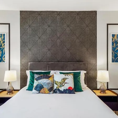 Pristine Stylish Townhouse On The Stray - Sleeps 8 Casa vacanze