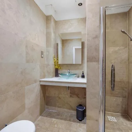 Pristine Stylish Townhouse On The Stray - Sleeps 8 Casa vacanze *