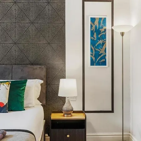 Tatil Evi Pristine Stylish Townhouse On The Stray - Sleeps 8 *