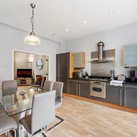 Casa vacanze Pristine Stylish Townhouse On The Stray - Sleeps 8