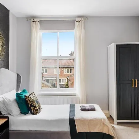 Casa vacanze Pristine Stylish Townhouse On The Stray - Sleeps 8 Harrogate