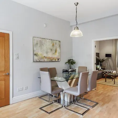 Casa vacanze Pristine Stylish Townhouse On The Stray - Sleeps 8