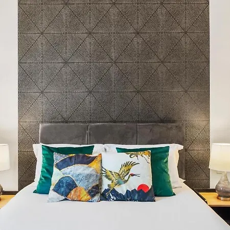 Tatil Evi Pristine Stylish Townhouse On The Stray - Sleeps 8 Harrogate